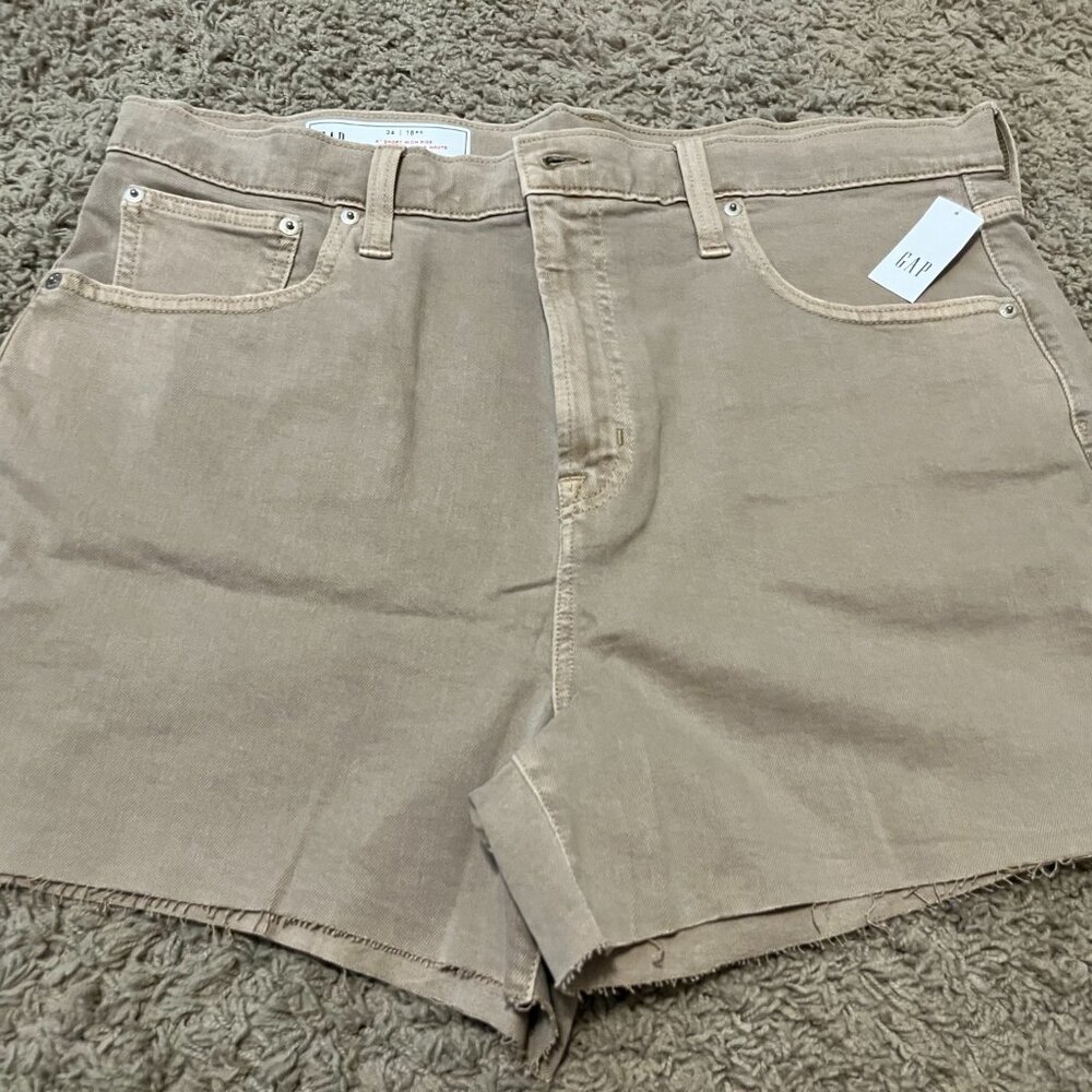*NWT* GAP High Rise Denim Shorts